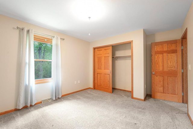 2423 Judith LANE, Waukesha, WI 53188