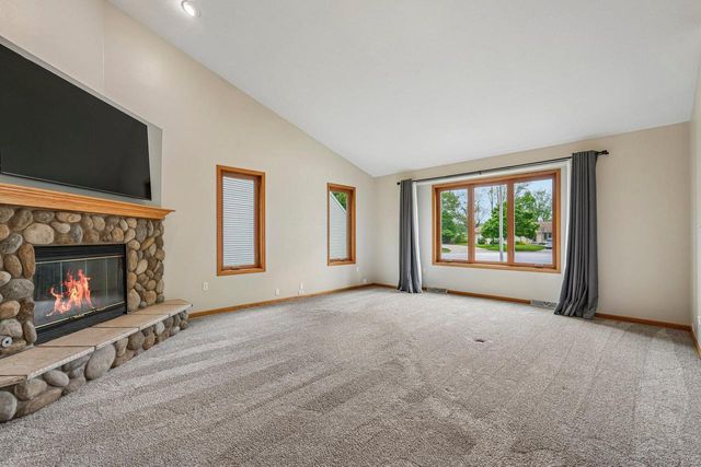 2423 Judith LANE, Waukesha, WI 53188