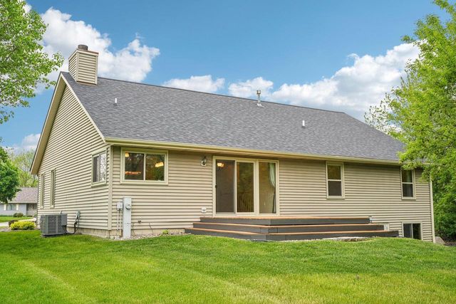 2423 Judith LANE, Waukesha, WI 53188