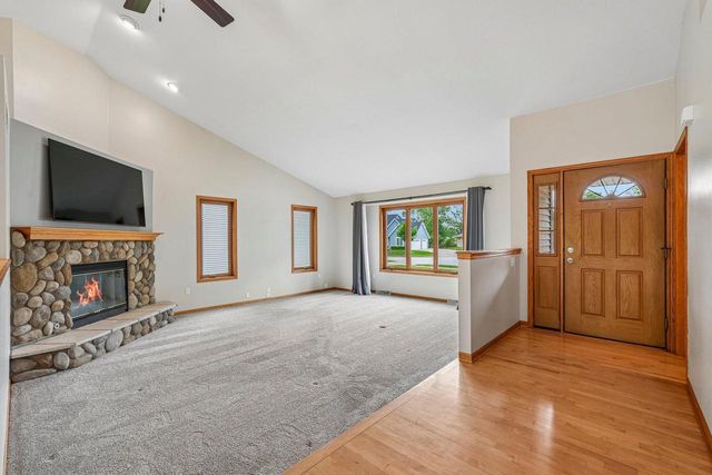 2423 Judith LANE, Waukesha, WI 53188