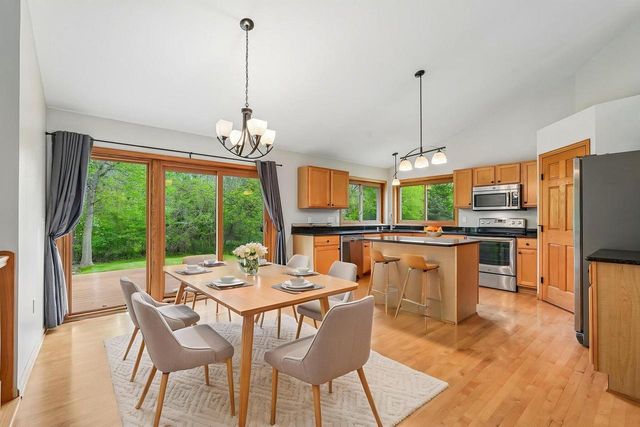2423 Judith LANE, Waukesha, WI 53188