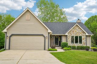 2423 Judith LANE, Waukesha, WI 53188