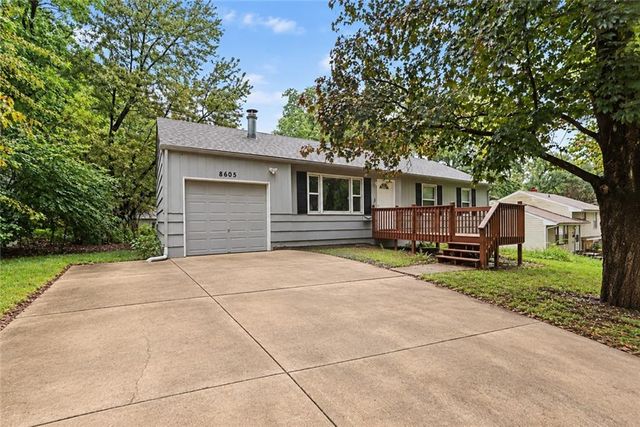8605 Spring Valley Road, Raytown, MO 64138