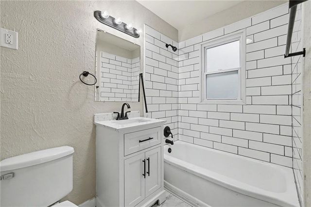8605 Spring Valley Road, Raytown, MO 64138