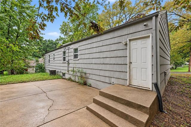 8605 Spring Valley Road, Raytown, MO 64138