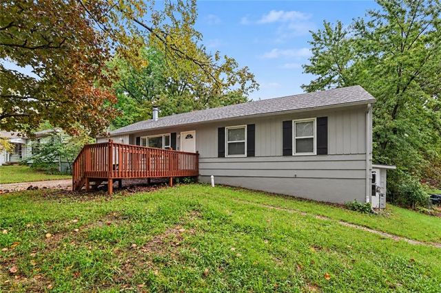 8605 Spring Valley Road, Raytown, MO 64138