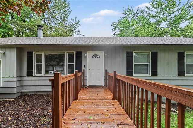 8605 Spring Valley Road, Raytown, MO 64138