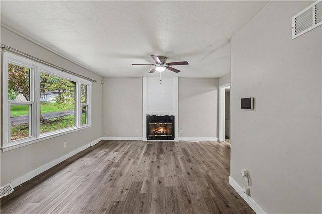 8605 Spring Valley Road, Raytown, MO 64138