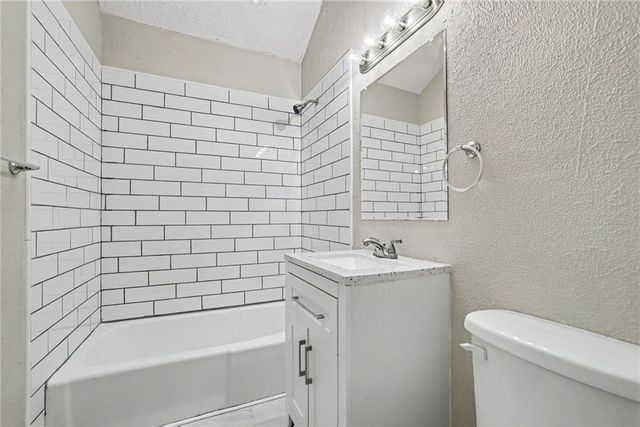 8605 Spring Valley Road, Raytown, MO 64138