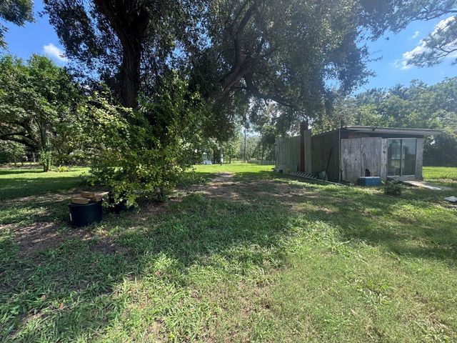 146 Catamaran Circle, Blessing, TX 77419