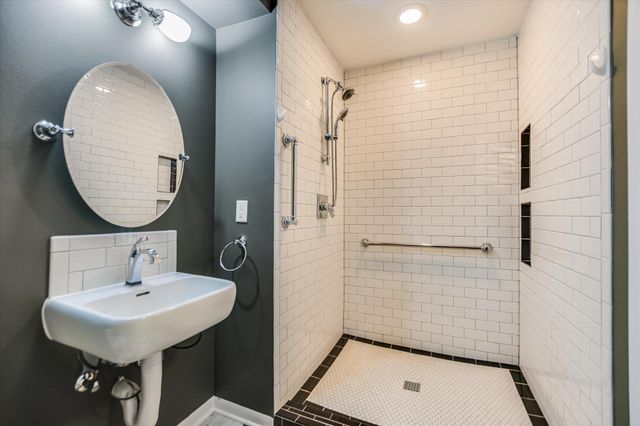 3921 Greystone DR, Austin, TX 78731