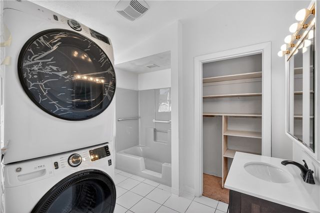 52 Sumner Avenue, Cranston, RI 02920