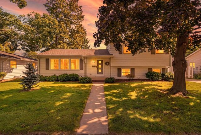 1214 CAMPBELL STREET, Neenah, WI 54956