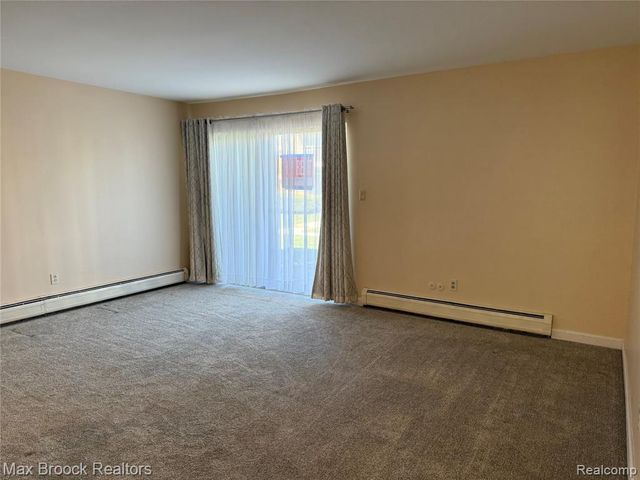 1671 Cass Lake Road, Keego Harbor, MI 48320