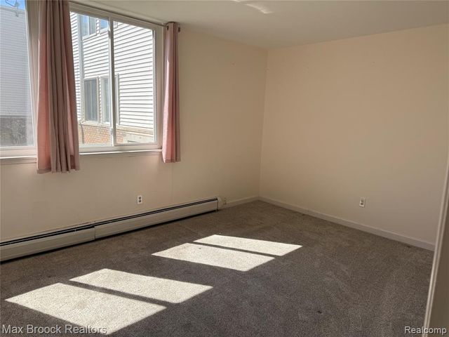 1671 Cass Lake Road, Keego Harbor, MI 48320