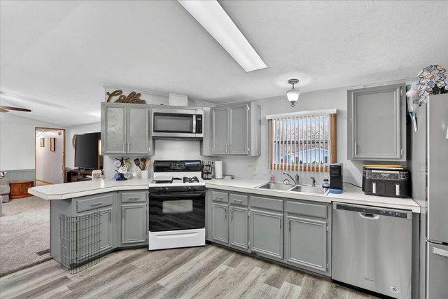 112 Falling Creek Circle, Janesville, WI 53548