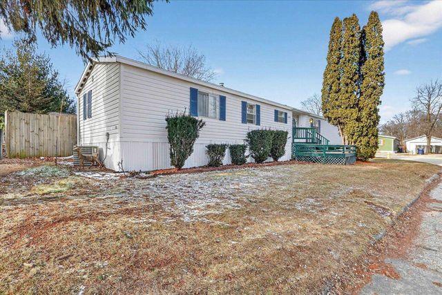 112 Falling Creek Circle, Janesville, WI 53548