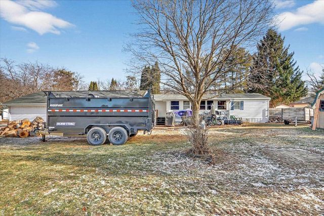 112 Falling Creek Circle, Janesville, WI 53548