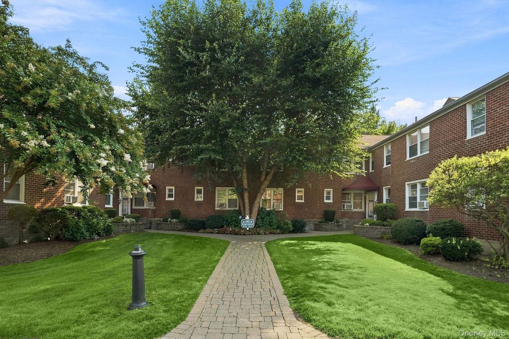 10 Bryant Crescent 1L, White Plains, NY 10605 — photo 2