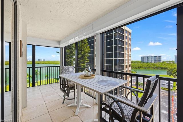 15 Bluebill AVE 606, Naples, FL 34108