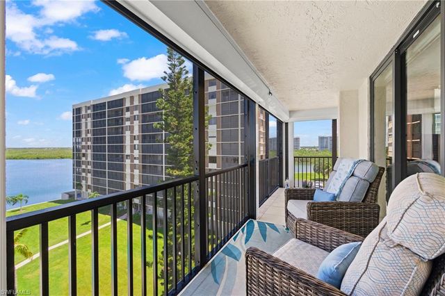 15 Bluebill AVE 606, Naples, FL 34108