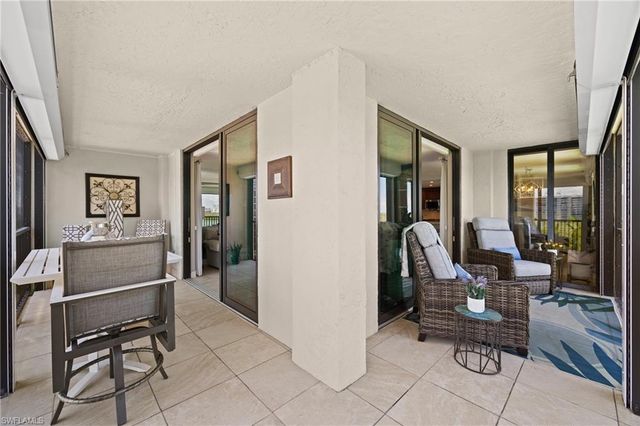 15 Bluebill AVE 606, Naples, FL 34108