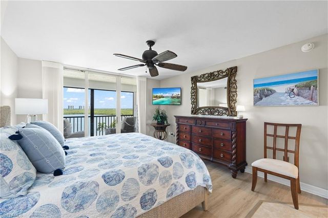 15 Bluebill AVE 606, Naples, FL 34108