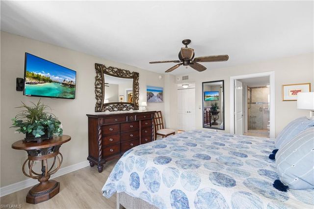 15 Bluebill AVE 606, Naples, FL 34108