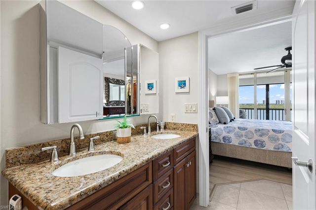 15 Bluebill AVE 606, Naples, FL 34108