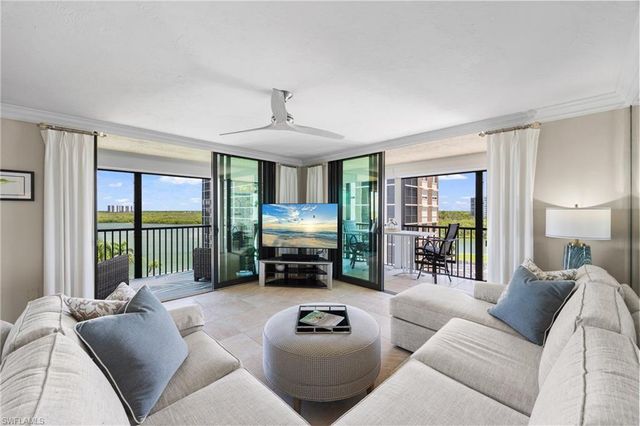15 Bluebill AVE 606, Naples, FL 34108