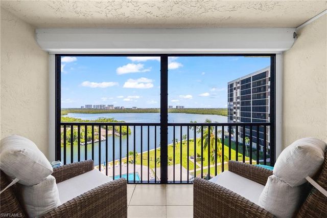 15 Bluebill AVE 606, Naples, FL 34108