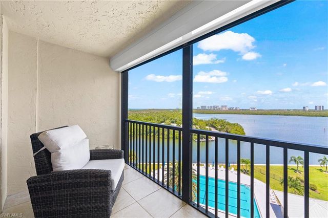 15 Bluebill AVE 606, Naples, FL 34108