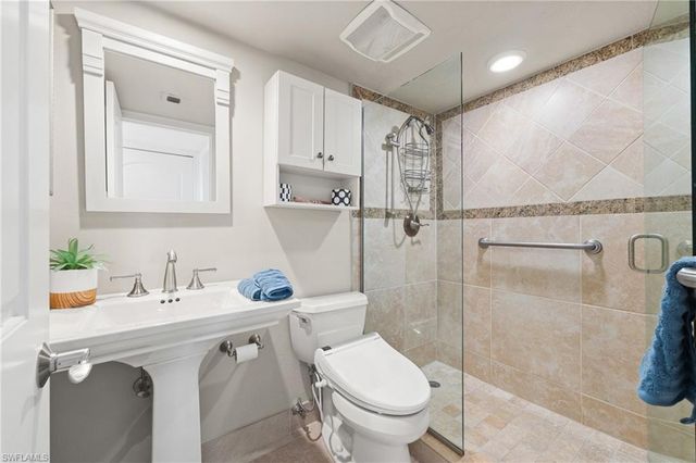 15 Bluebill AVE 606, Naples, FL 34108