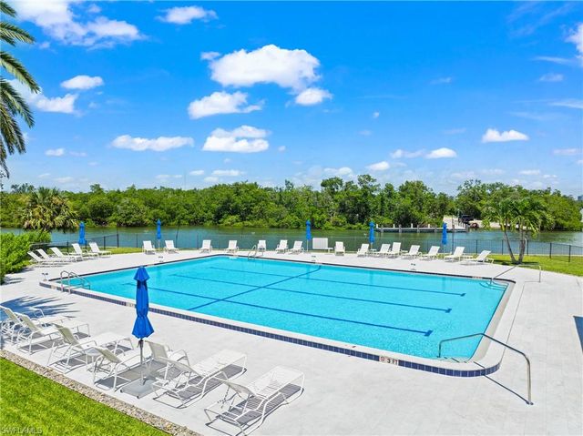 15 Bluebill AVE 606, Naples, FL 34108