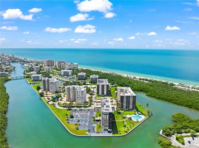 15 Bluebill AVE 606, Naples, FL 34108