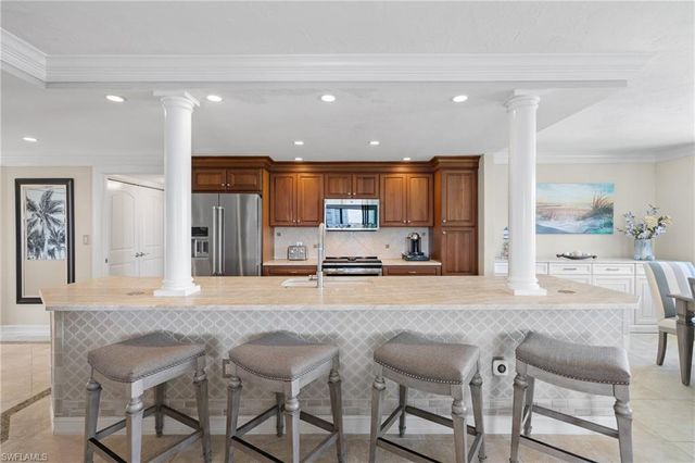 15 Bluebill AVE 606, Naples, FL 34108