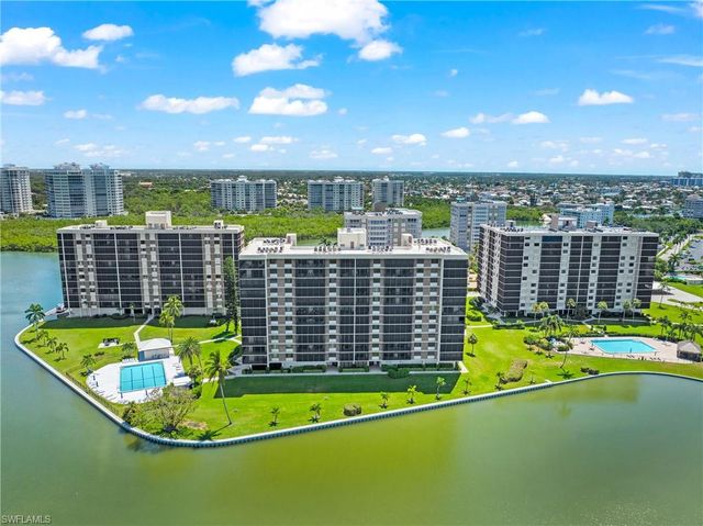 15 Bluebill AVE 606, Naples, FL 34108