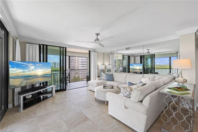 15 Bluebill AVE 606, Naples, FL 34108