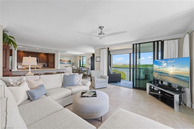 15 Bluebill AVE 606, Naples, FL 34108