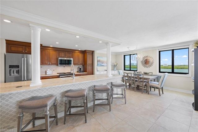 15 Bluebill AVE 606, Naples, FL 34108