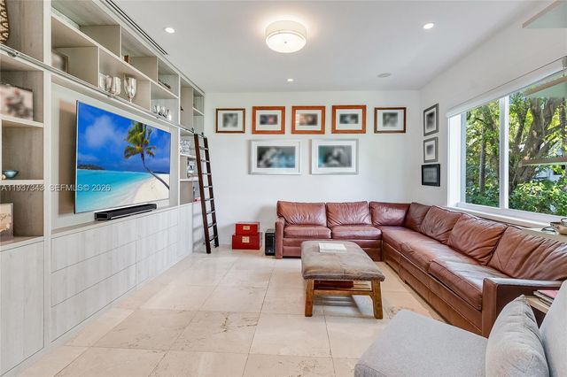 3835 Carole Ct, Miami, FL 33133