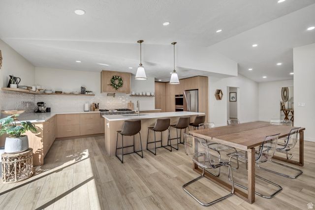 10870 S LOSTWOOD DR, Sandy, UT 84092