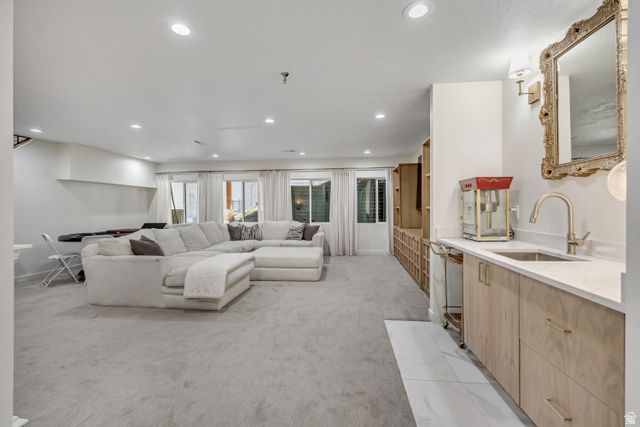 10870 S LOSTWOOD DR, Sandy, UT 84092