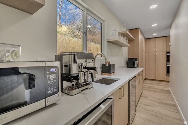 10870 S LOSTWOOD DR, Sandy, UT 84092