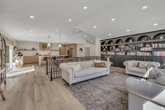 10870 S LOSTWOOD DR, Sandy, UT 84092