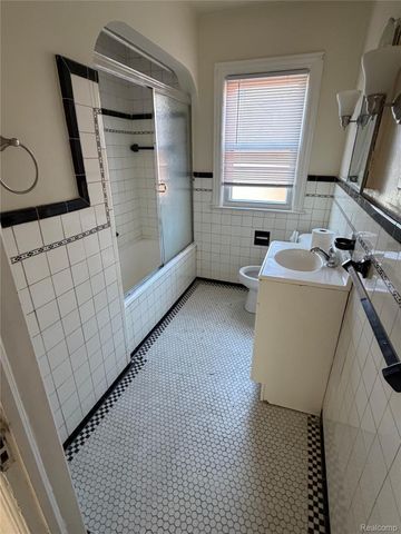 17189 Wisconsin Street, Detroit, MI 48221