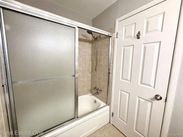 2445 Torquay Avenue 209, Royal Oak, MI 48073
