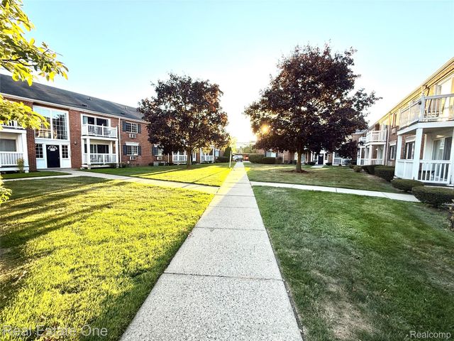 2445 Torquay Avenue 209, Royal Oak, MI 48073