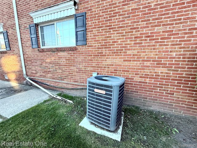 2445 Torquay Avenue 209, Royal Oak, MI 48073