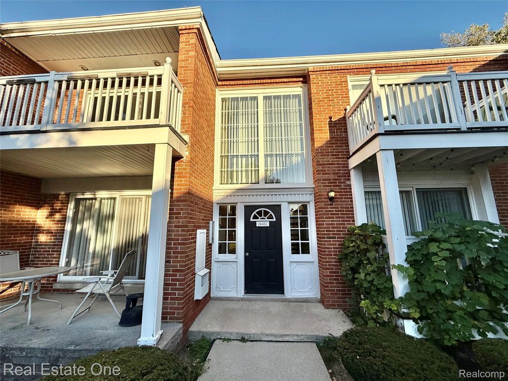2445 Torquay Avenue 209, Royal Oak, MI 48073